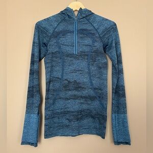 {Lululemon} Swiftly Speed Hooded 1/2 Zip Water Resistant in Poseidon Black Cyan